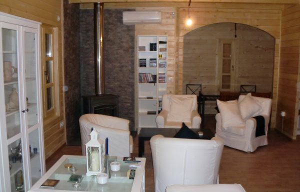 Parcela con casa de madera